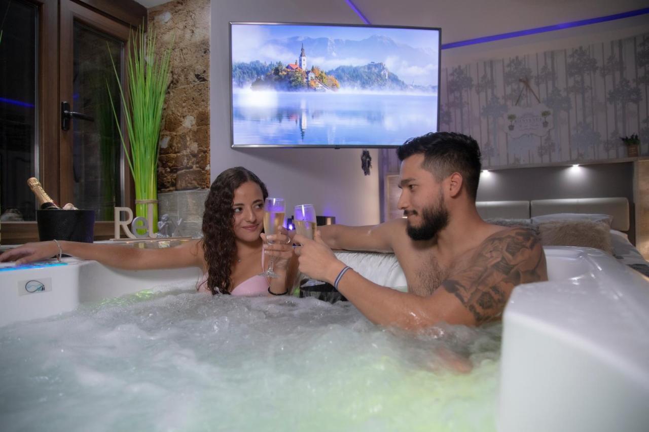 APARTAMENTOS LA VEGUILLA , LA VEGUILLA DELUXE JACUZZI y LA VEGUILLA JUNIOR Alhama de Aragón Exterior foto