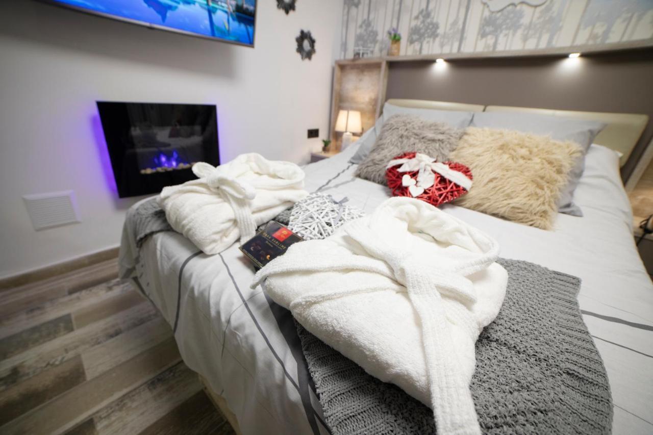 APARTAMENTOS LA VEGUILLA , LA VEGUILLA DELUXE JACUZZI y LA VEGUILLA JUNIOR Alhama de Aragón Exterior foto